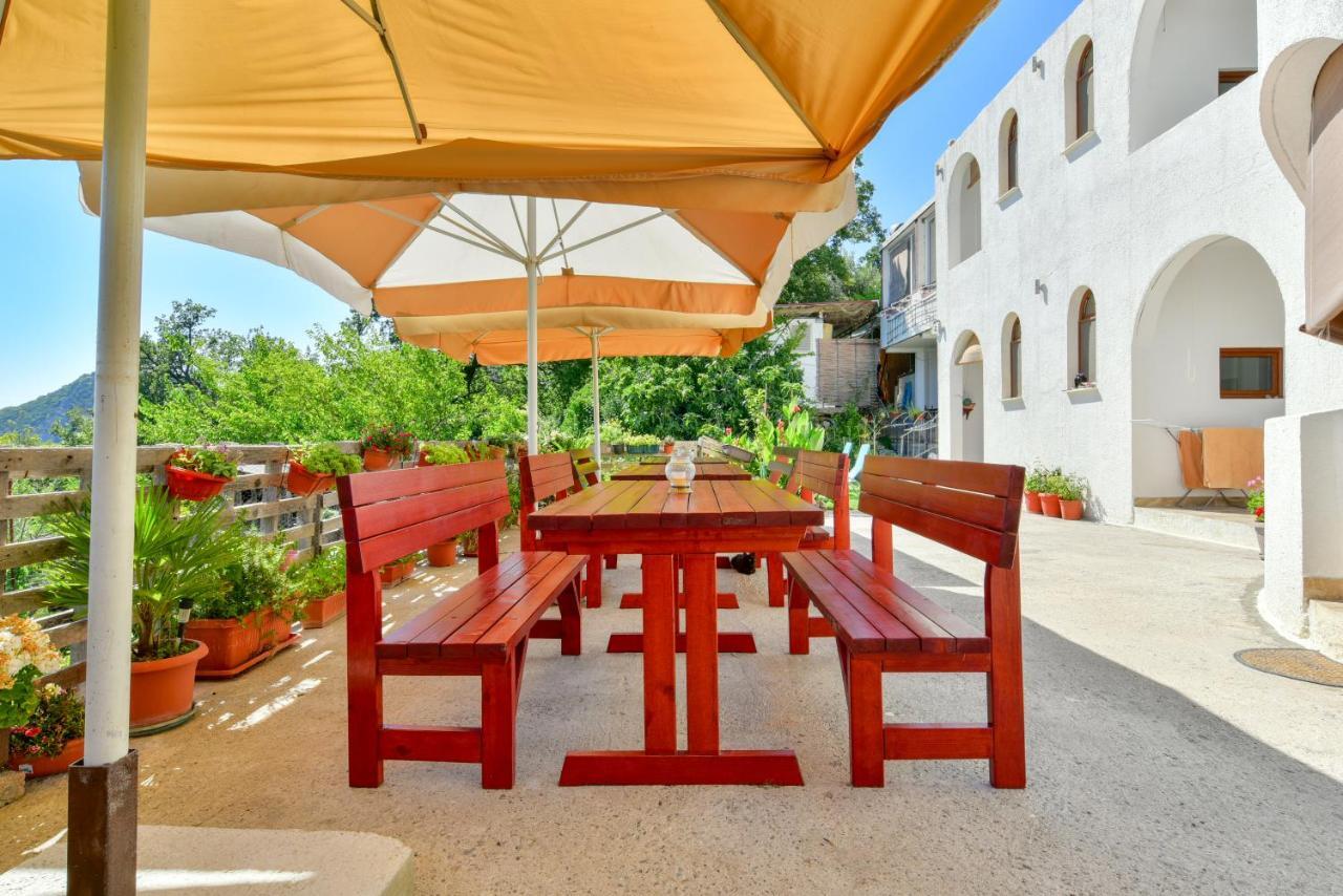 Pataki Studios Petrovac Екстер'єр фото