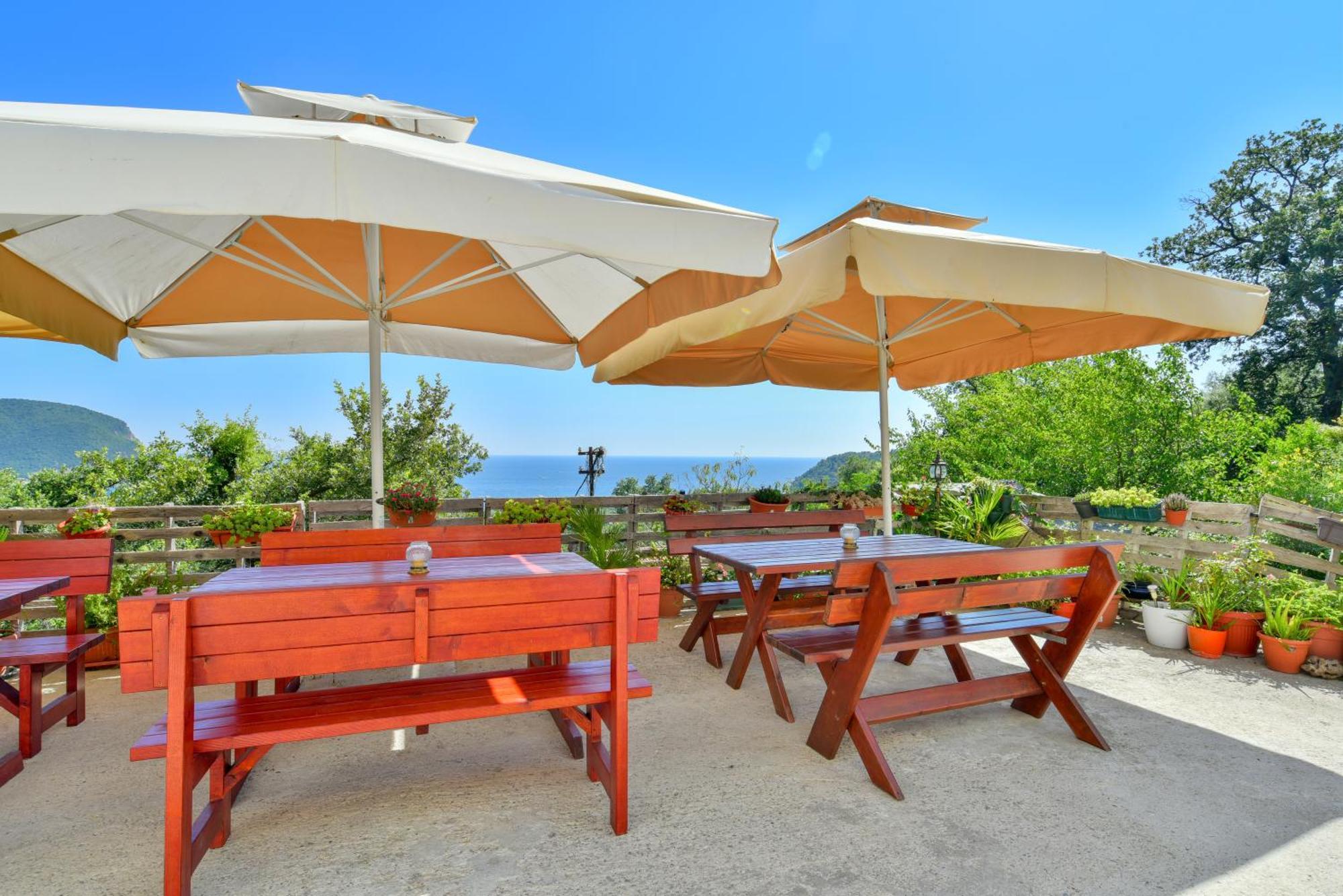 Pataki Studios Petrovac Екстер'єр фото