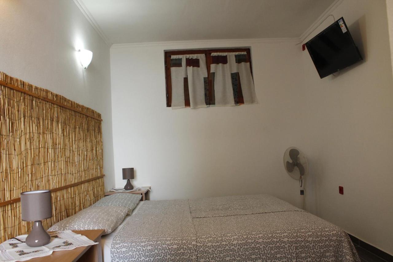 Pataki Studios Petrovac Екстер'єр фото